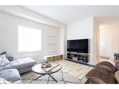49 Bedford Estates Crescent, Barrie, ON - Indoor Photo Showing Living Room