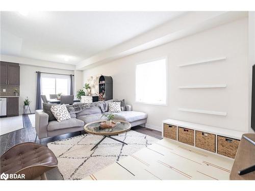 49 Bedford Estates Crescent, Barrie, ON - Indoor Photo Showing Living Room