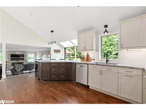 1582 Kale Drive, Innisfil, ON - Indoor Photo Showing Kitchen