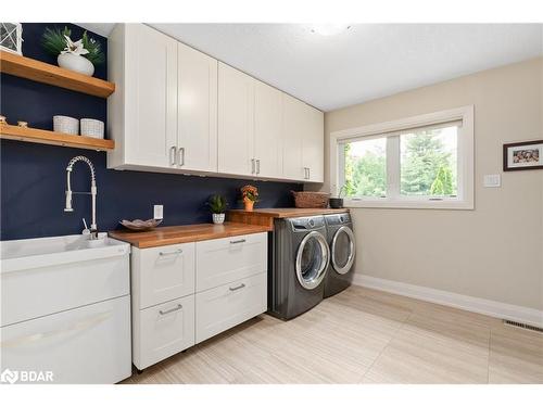 1582 Kale Drive, Innisfil, ON - Indoor Photo Showing Laundry Room