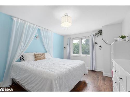 1582 Kale Drive, Innisfil, ON - Indoor Photo Showing Bedroom
