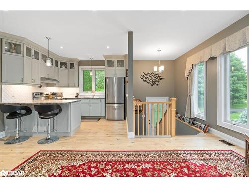1582 Kale Drive, Innisfil, ON - Indoor Photo Showing Kitchen With Upgraded Kitchen