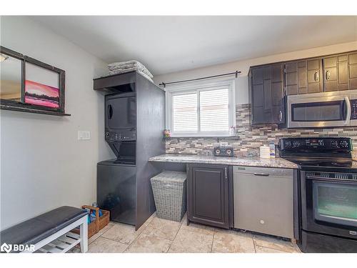 23 Kipling Place, Barrie, ON - Indoor Photo Showing Kitchen