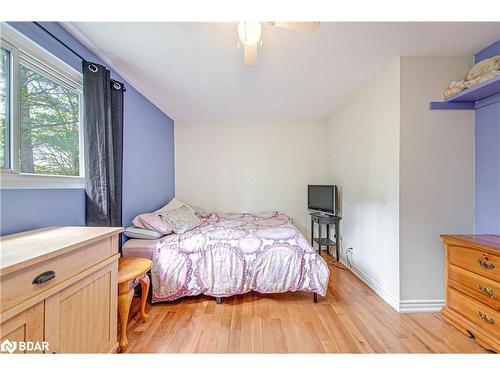 23 Kipling Place, Barrie, ON - Indoor Photo Showing Bedroom