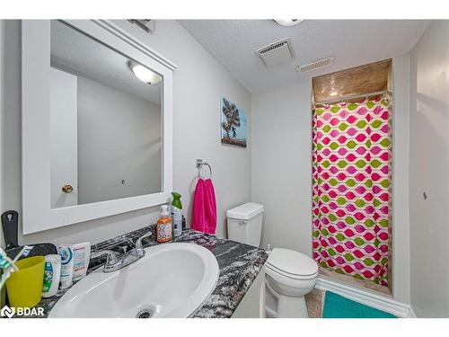 23 Kipling Place, Barrie, ON - Indoor Photo Showing Bathroom