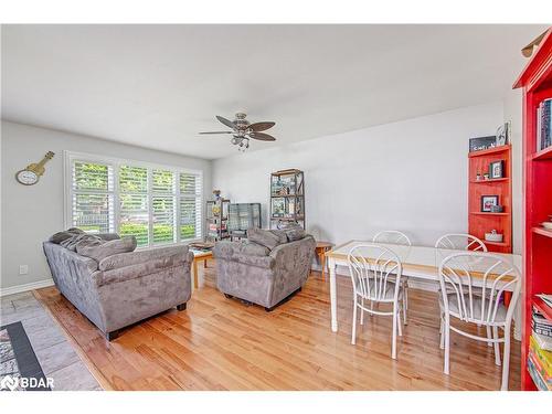 23 Kipling Place, Barrie, ON - Indoor Photo Showing Living Room