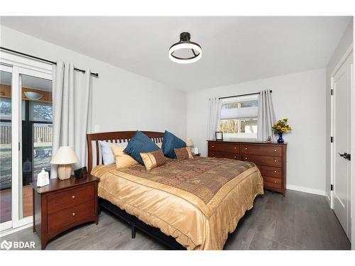 215 Wellington Street, Gravenhurst, ON - Indoor Photo Showing Bedroom