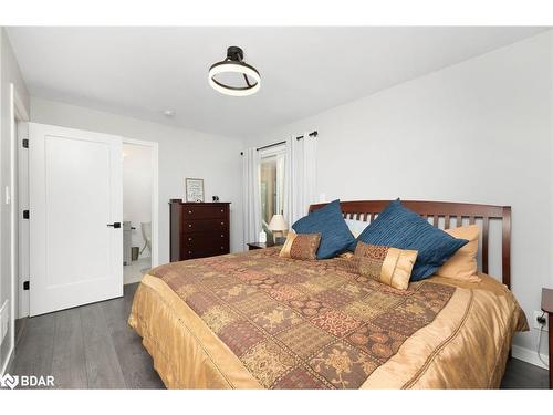 215 Wellington Street, Gravenhurst, ON - Indoor Photo Showing Bedroom