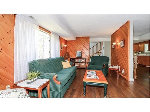 3711 Brunel Road, Baysville, ON - Indoor Photo Showing Living Room