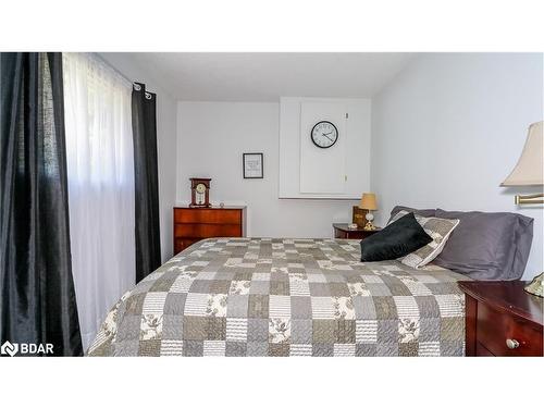 3711 Brunel Road, Baysville, ON - Indoor Photo Showing Bedroom