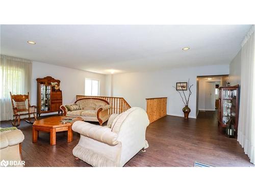 3711 Brunel Road, Baysville, ON - Indoor Photo Showing Living Room