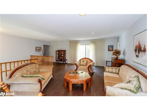 3711 Brunel Road, Baysville, ON - Indoor Photo Showing Living Room