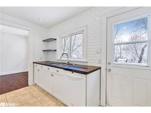 380 Boyer Street, Whitchurch-Stouffville, ON - Indoor Photo Showing Kitchen With Double Sink