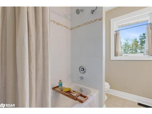 95 Highland Drive, Oro-Medonte, ON - Indoor Photo Showing Bathroom