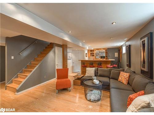 36 Crompton Drive, Barrie, ON - Indoor Photo Showing Living Room
