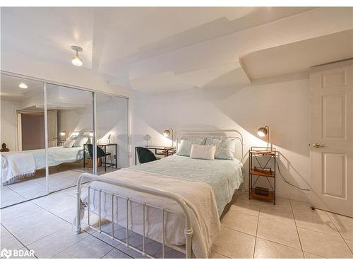 36 Crompton Drive, Barrie, ON - Indoor Photo Showing Bedroom