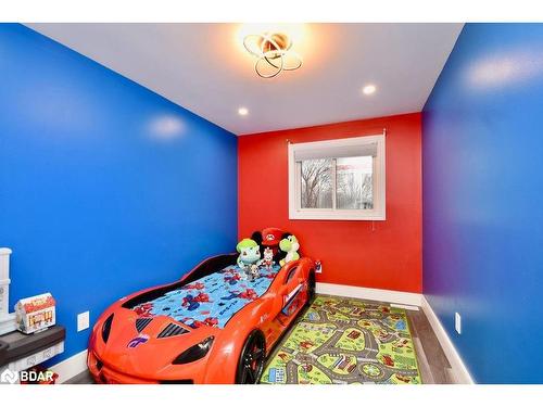 72 Jane Crescent, Barrie, ON - Indoor Photo Showing Bedroom
