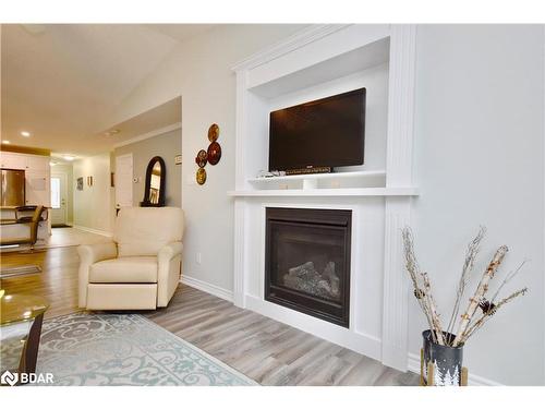 35 Chamberlain Crescent, Penetanguishene, ON - Indoor Photo Showing Living Room With Fireplace