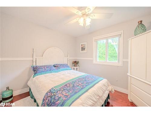 51 Maplewood Parkway, Oro-Medonte, ON - Indoor Photo Showing Bedroom