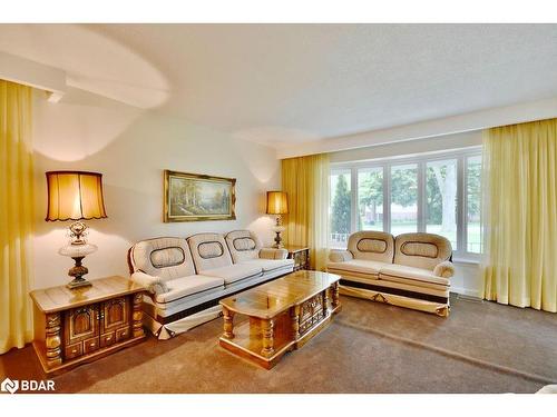 79 Jane Crescent, Barrie, ON - Indoor Photo Showing Living Room