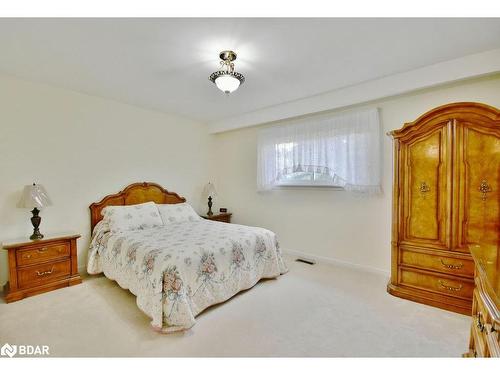 79 Jane Crescent, Barrie, ON - Indoor Photo Showing Bedroom