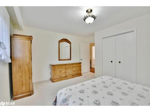 79 Jane Crescent, Barrie, ON - Indoor Photo Showing Bedroom