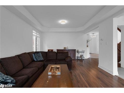 2177 Galloway Street, Innisfil, ON - Indoor Photo Showing Living Room