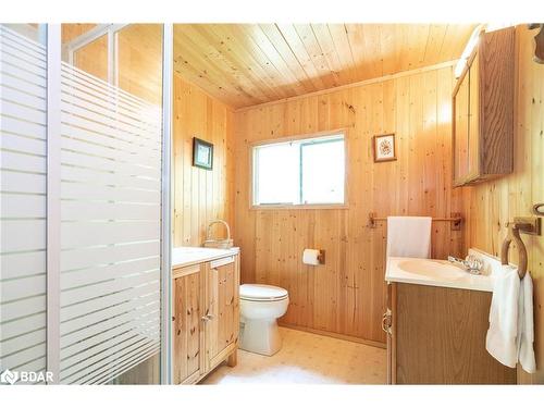 18 Park Road, Tiny, ON - Indoor Photo Showing Bathroom