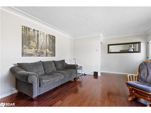 245 Caroline Street, Gravenhurst, ON - Indoor Photo Showing Living Room