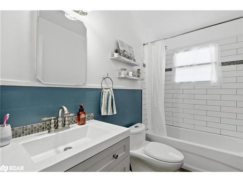 245 Caroline Street, Gravenhurst, ON - Indoor Photo Showing Bathroom