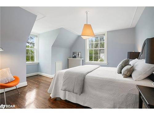 102 Blake Street, Barrie, ON - Indoor Photo Showing Bedroom