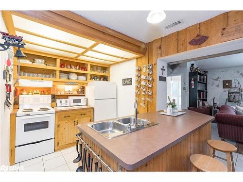 185 Tyrolean Lane, The Blue Mountains, ON - Indoor Photo Showing Kitchen