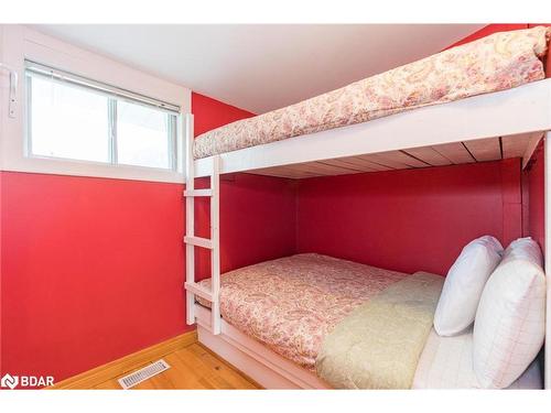 185 Tyrolean Lane, The Blue Mountains, ON - Indoor Photo Showing Bedroom