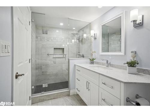203-65 Ellen Street, Barrie, ON - Indoor Photo Showing Bathroom