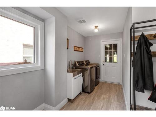 23 Grants Way, Barrie, ON - Indoor Photo Showing Laundry Room