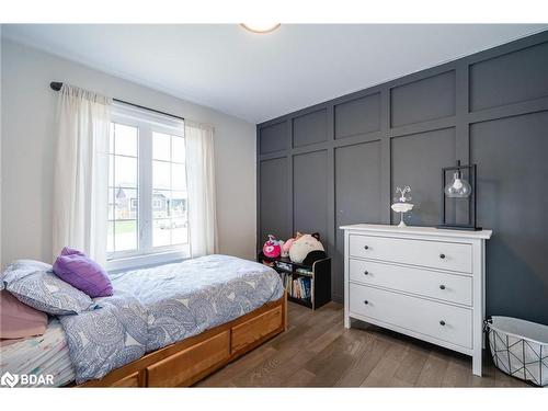 17 Kingbrook Court, Gravenhurst, ON - Indoor Photo Showing Bedroom