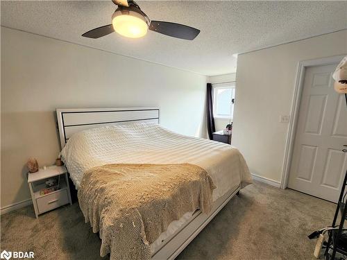 201 Cowling Heights, Peterborough, ON - Indoor Photo Showing Bedroom