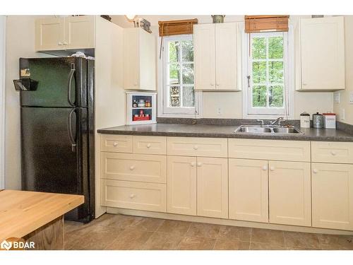 475 Sixth Street, Gravenhurst, ON - Indoor Photo Showing Kitchen With Double Sink