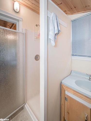 475 Sixth Street, Gravenhurst, ON - Indoor Photo Showing Bathroom