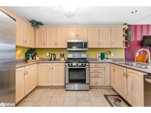 2776 Ireton Street, Innisfil, ON - Indoor Photo Showing Kitchen With Double Sink