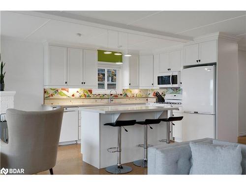 210 Kempview Lane, Barrie, ON - Indoor Photo Showing Kitchen