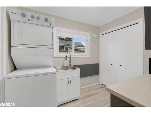 210 Kempview Lane, Barrie, ON - Indoor Photo Showing Laundry Room