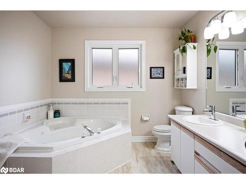 86 Arthur Avenue, Barrie, ON - Indoor Photo Showing Bathroom