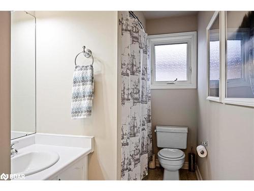 86 Arthur Avenue, Barrie, ON - Indoor Photo Showing Bathroom