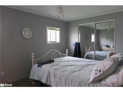 17 Locust Hill Drive, Innisfil, ON - Indoor Photo Showing Bedroom
