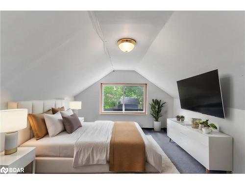 87 Wellington Street, Alliston, ON - Indoor Photo Showing Bedroom