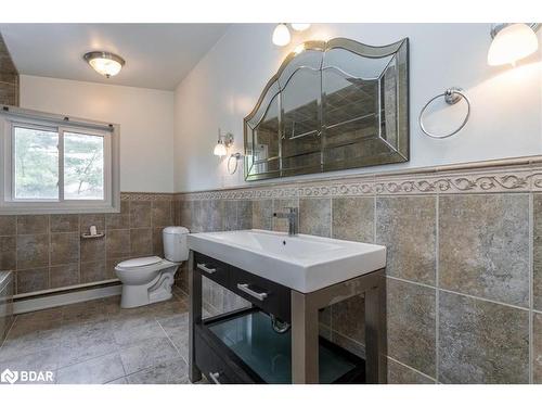 46 Eugenia Street, Barrie, ON - Indoor Photo Showing Bathroom