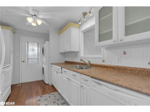 8 Nettles Cove, Innisfil, ON - Indoor Photo Showing Kitchen With Double Sink