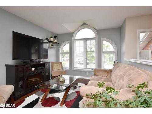 181 Sproule Drive, Barrie, ON - Indoor Photo Showing Living Room
