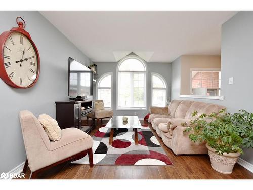 181 Sproule Drive, Barrie, ON - Indoor Photo Showing Living Room